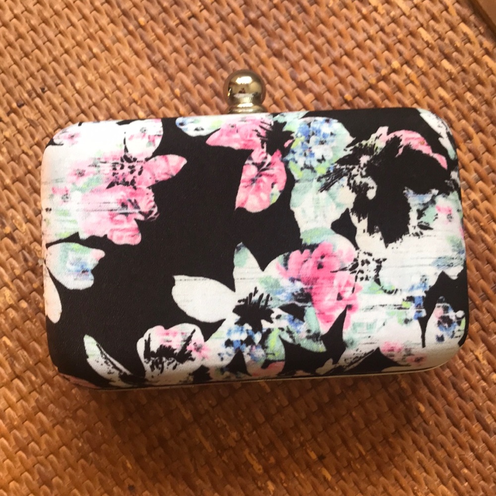 White House-Black Market Crossbody - Picture 2 of 5